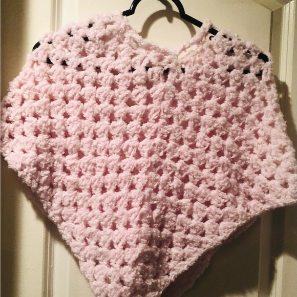 Girls Light Pink Poncho size 6-10 Years Hand Crochet - Picture 2 of 4